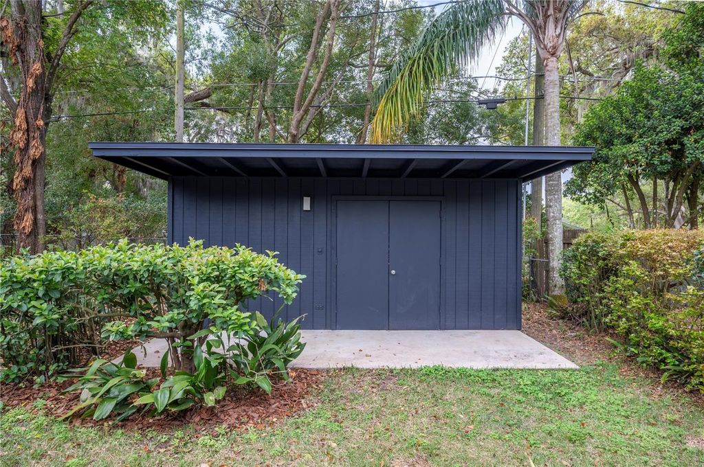 Image 61 of property listing at 210 W PALM DRIVE, Lakeland, FL 33803