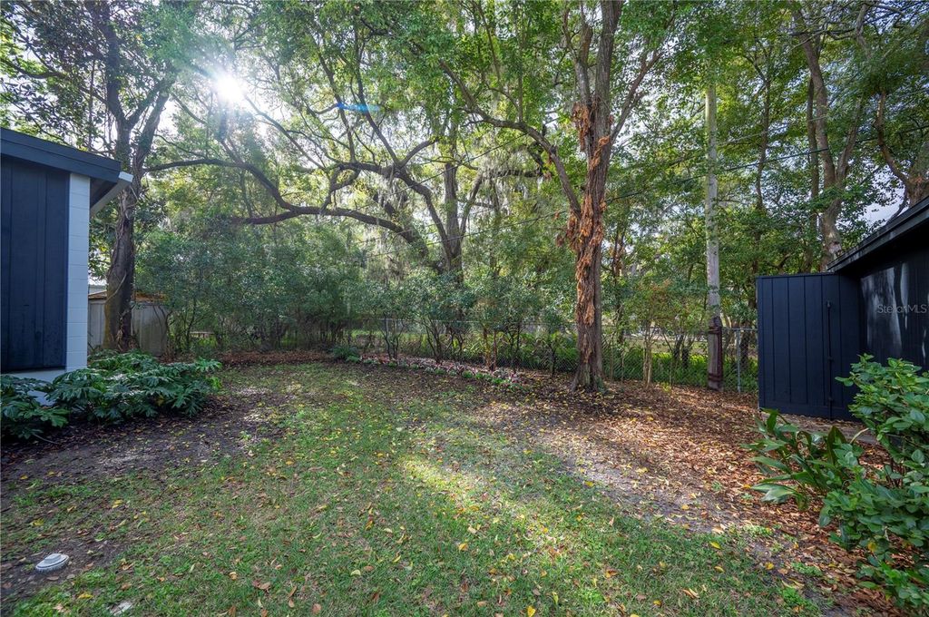 Image 62 of property listing at 210 W PALM DRIVE, Lakeland, FL 33803