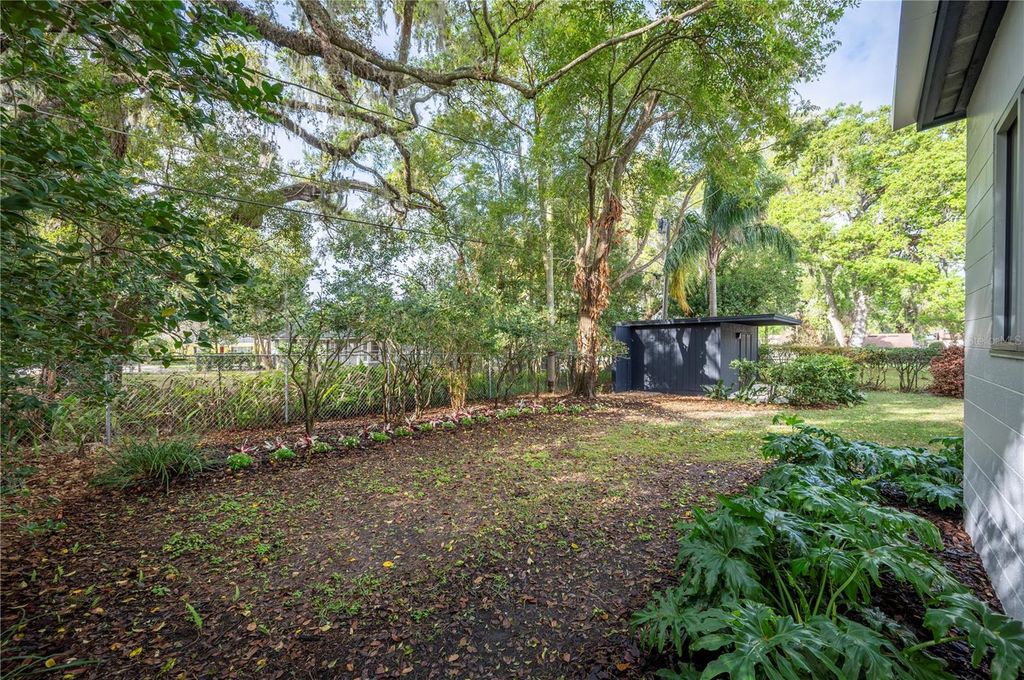 Image 63 of property listing at 210 W PALM DRIVE, Lakeland, FL 33803