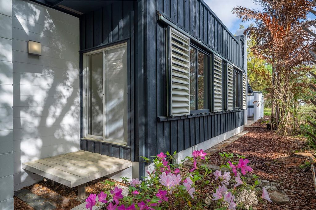 Image 64 of property listing at 210 W PALM DRIVE, Lakeland, FL 33803