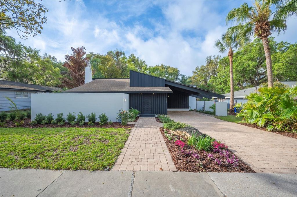 Image 67 of property listing at 210 W PALM DRIVE, Lakeland, FL 33803