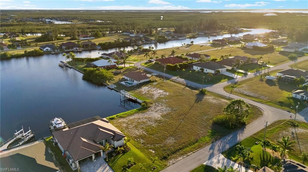 Image 6 of property listing at 4204 NW 22nd ST, Cape Coral, FL 33993