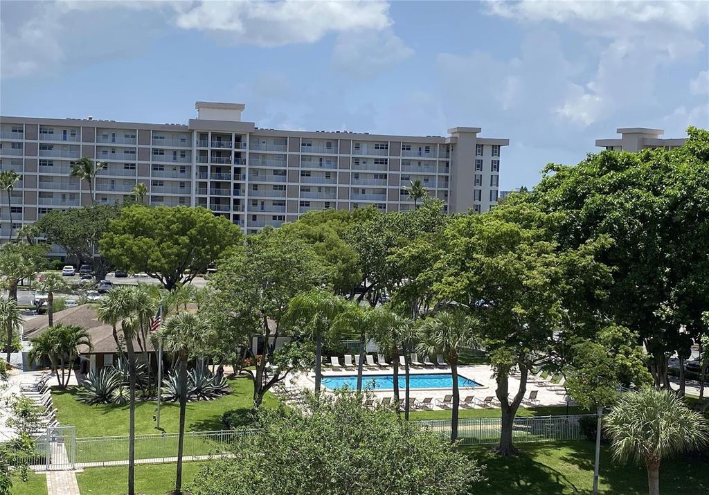 2671 S Course Drive 602, Pompano Beach, FL 33069