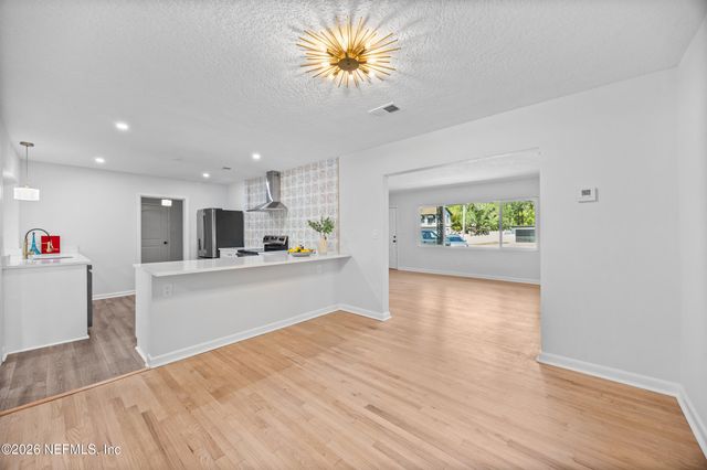 1324 LAMBOLL Avenue, Jacksonville, FL 32205