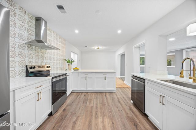 1324 LAMBOLL Avenue, Jacksonville, FL 32205