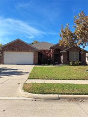13117 Fencerow Road, Fort Worth, TX 76244