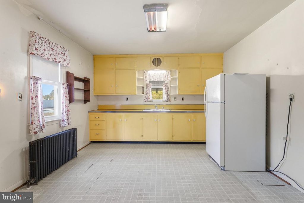 Image 12 of property listing at 2815 RITCHIE RD, District Heights, MD 20747