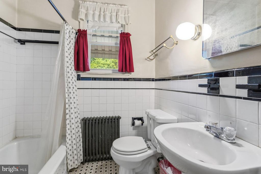 Image 14 of property listing at 2815 RITCHIE RD, District Heights, MD 20747