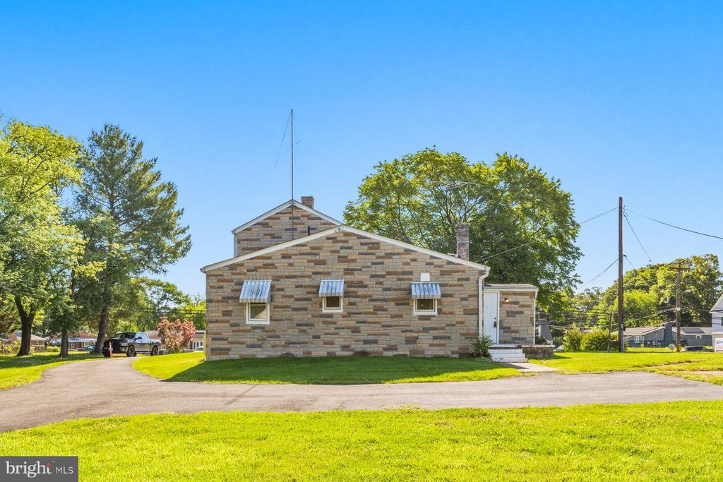 Image 4 of property listing at 2815 RITCHIE RD, District Heights, MD 20747