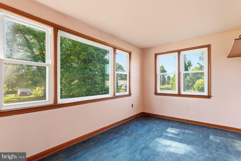 Image 6 of property listing at 2815 RITCHIE RD, District Heights, MD 20747