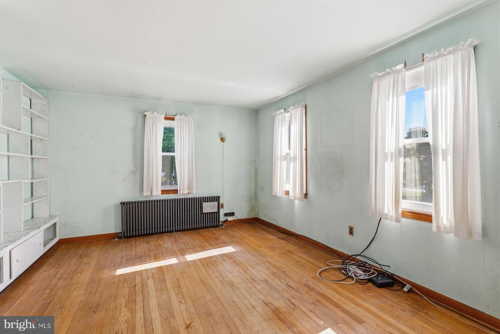 Image 8 of property listing at 2815 RITCHIE RD, District Heights, MD 20747