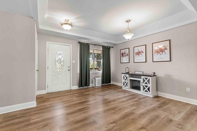 1821 E Lakeview Drive, Benton, AR 72015