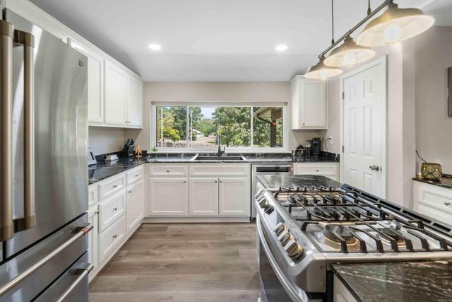 1821 E Lakeview Drive, Benton, AR 72015