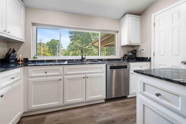 1821 E Lakeview Drive, Benton, AR 72015
