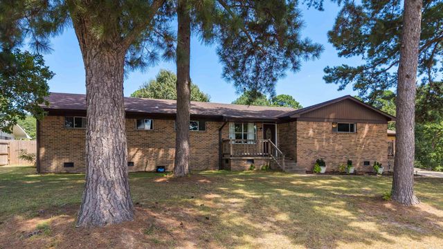 1821 E Lakeview Drive, Benton, AR 72015