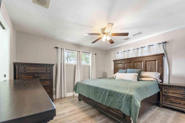 1821 E Lakeview Drive, Benton, AR 72015