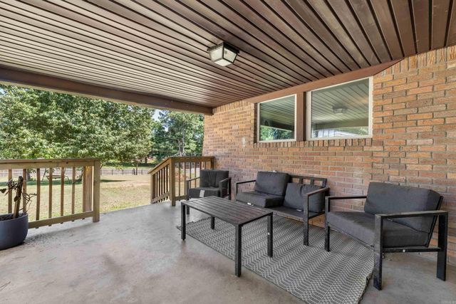 1821 E Lakeview Drive, Benton, AR 72015