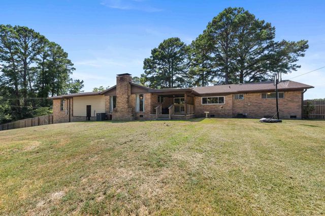 1821 E Lakeview Drive, Benton, AR 72015