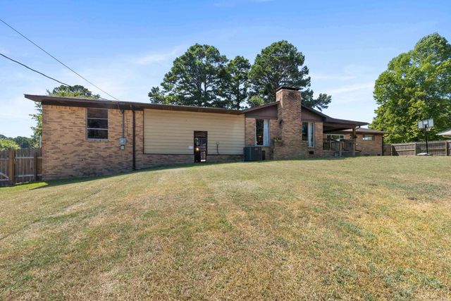 1821 E Lakeview Drive, Benton, AR 72015