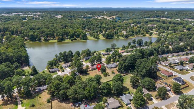 1821 E Lakeview Drive, Benton, AR 72015