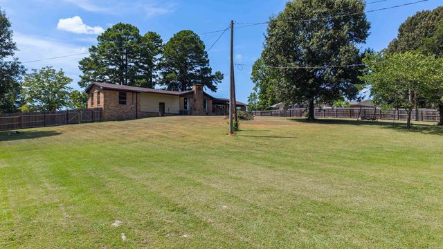 1821 E Lakeview Drive, Benton, AR 72015