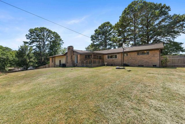 1821 E Lakeview Drive, Benton, AR 72015