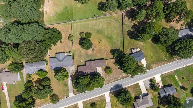 1821 E Lakeview Drive, Benton, AR 72015