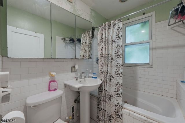 55 Schaefer Rd, Maplewood Twp., NJ 07040