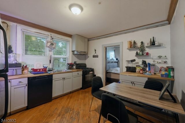 55 Schaefer Rd, Maplewood Twp., NJ 07040
