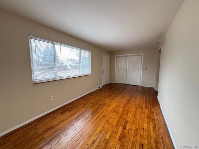 22628 Oaklane Street, Warren, MI 48089