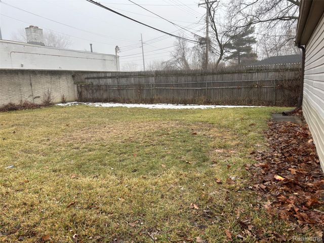 22628 Oaklane Street, Warren, MI 48089