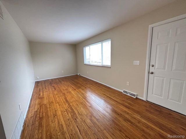 22628 Oaklane Street, Warren, MI 48089