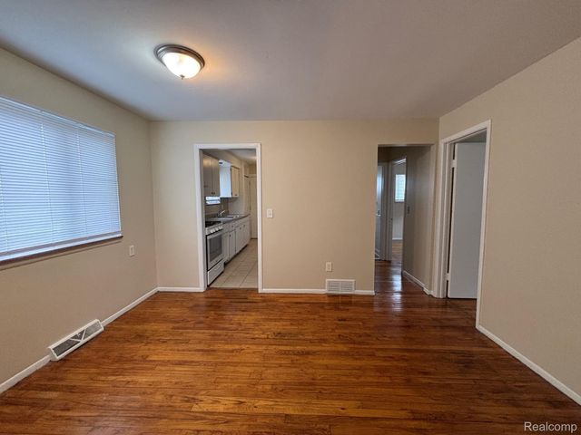 22628 Oaklane Street, Warren, MI 48089