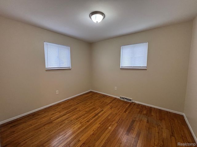 22628 Oaklane Street, Warren, MI 48089