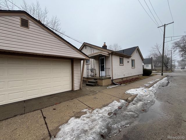 22628 Oaklane Street, Warren, MI 48089