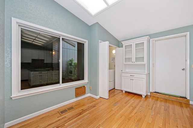 1262 Grizzly Flat Ct, Auburn, CA 95603