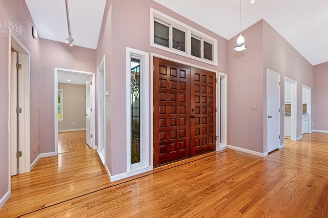 1262 Grizzly Flat Ct, Auburn, CA 95603