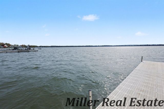 2751 Russell Drive, Wayland, MI 49348