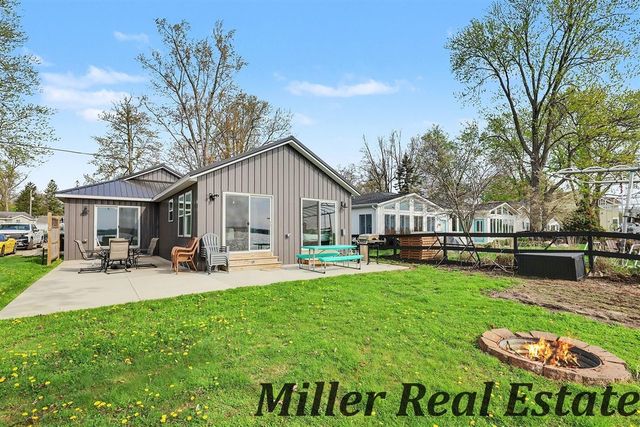 2751 Russell Drive, Wayland, MI 49348