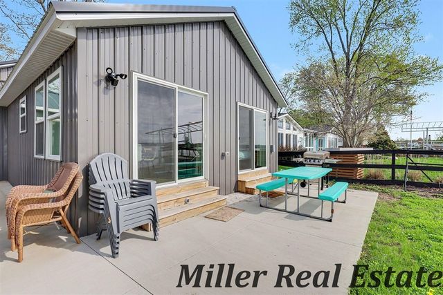 2751 Russell Drive, Wayland, MI 49348