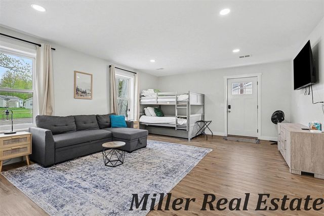 2751 Russell Drive, Wayland, MI 49348