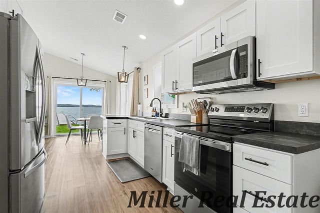 2751 Russell Drive, Wayland, MI 49348