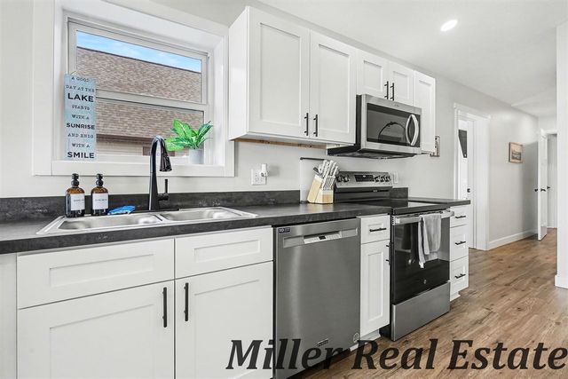 2751 Russell Drive, Wayland, MI 49348
