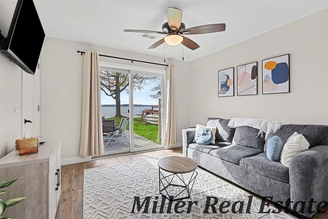 2751 Russell Drive, Wayland, MI 49348