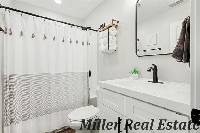 2751 Russell Drive, Wayland, MI 49348
