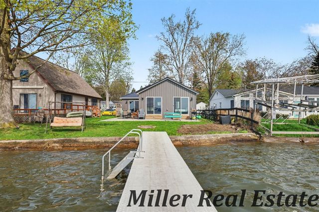 2751 Russell Drive, Wayland, MI 49348