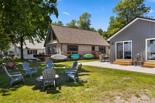 2751 Russell Drive, Wayland, MI 49348