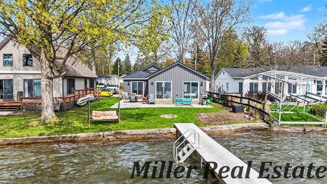 2751 Russell Drive, Wayland, MI 49348