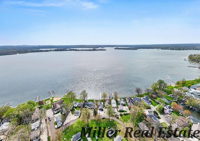 2751 Russell Drive, Wayland, MI 49348