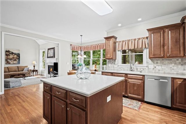 411 Glenhurst Trace, Canton, GA 30115